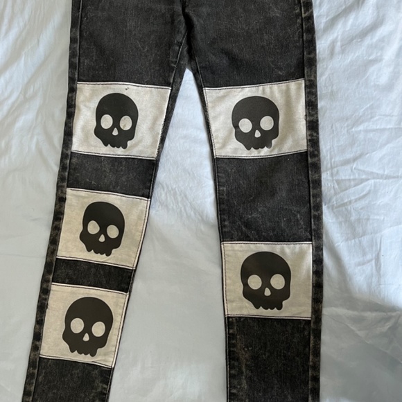 Cool Patch Jeans - Picture 2 of 9